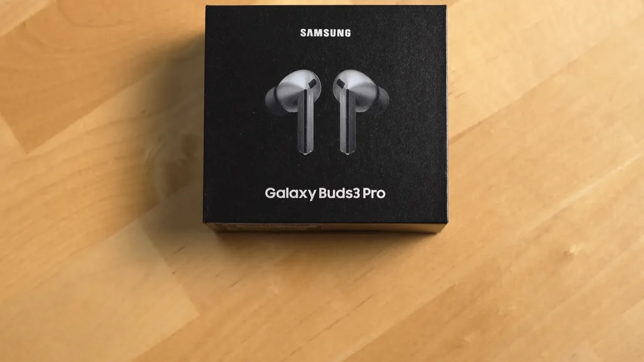 Cutia neagră originală sigilată a căștilor bluetooth Samsung Galaxy Buds3 Pro varianta Silver