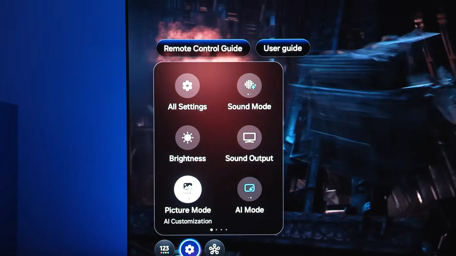 Meniul suprapus de setări rapide afișat pe ecranul televizorului Samsung OLED 55S95F rulând sistemul Tizen