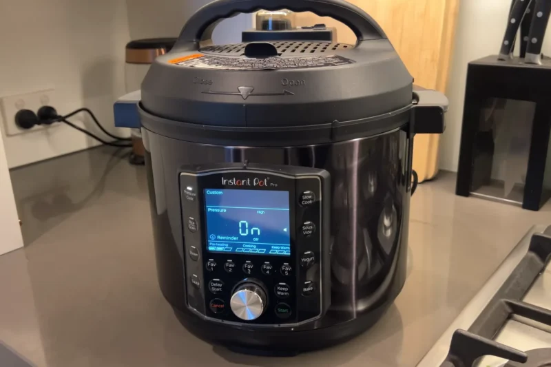 Recenzie Instant Pot Pro 8 (8 Quart) după 7 Săptămâni de Gătit Real: Merită Cei 1.460 Lei?